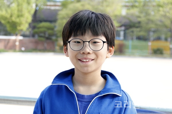 김동혁(12세, 초5) 군은 작년 국학기공 수련을 한 누나의 권유로 시작했다고 한다. [사진=김경아 기자]