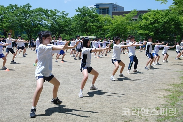 대구논공중학교는 매주 목요일 전교생이 0교시 수업으로 국학기공 수련을 한다. [사진=대한국학기공협회 제공]