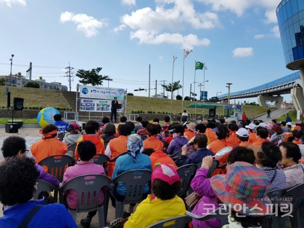 지난 19일 지구시민운동연합 경북지부 포항지회는 포항 운하광장에서 ‘환동해의 중심! 함께 꿈꾸는 포항!’이라는 주제로 포항시 지구시민페스티벌을 개최하였다.