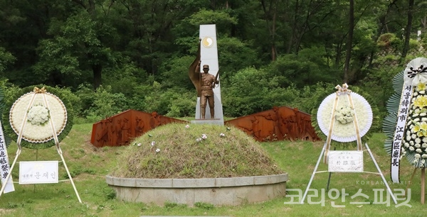 한국광복군 무후선열 17위 묘소. 산 중턱에 있어 한국광복군동지회 회원들이 찾기가 어려워 추모제전에 참석치 못한다고 한다. [사진=강나리 기자]
