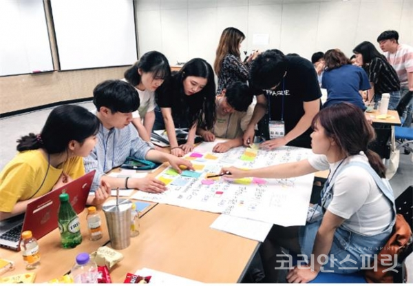 서울동행프로젝트 해외봉사단은 지난 6월부터 매주 사전 모임을 하고 현지 관계자와 의견을 주고 받으며 준비했다. [사진= 서울시자원봉사센터]