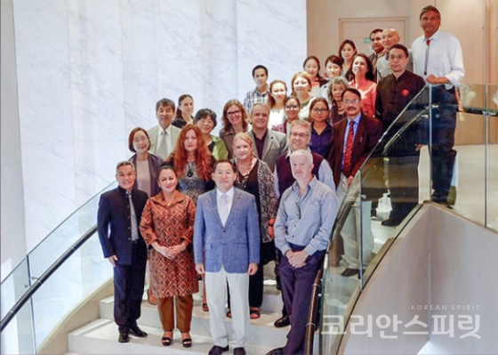 지난 17일 아시아태평양 12개국 20개 대학 전문가들이 서울 서머셋펠리스호텔에서 '무형유산과 고등교육에 관한 국제포럼'을 개최했다. [사진=유네스코아태무형유산센터 홈페이지]