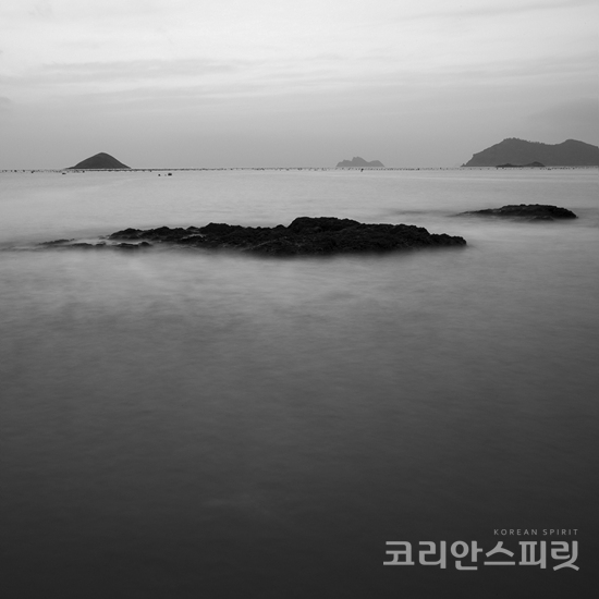 박일구, Sea of silence 1, 54x54cm, Digital print, 2018. [사진=광주신세계갤러리]