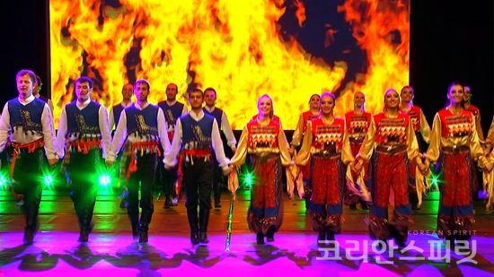 터키 앙카라 전통춤. 자매우호도시 공연은 아시아, 유럽, 아메리카, 오세아니아, 아프리카 등 5개 대륙을 대표하여 글로벌 문화축제로 진행된다. [사진=서울시]