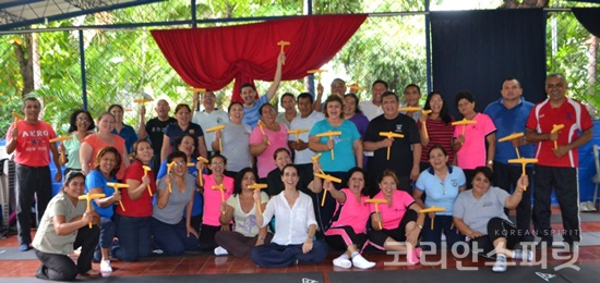 2016년 IBREA는 엘살바도르 전역에서 신규 참가자 500여명과 함께 새로운 건강힐링 도구인 힐링라이프(Healing life)를 보급했다. [사진=IBREA]