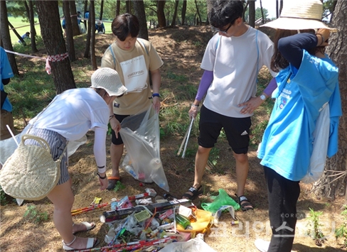 ‘쓰레기 줍기 스포츠’는 환경문제를 스포츠 정신으로 해결한다는 목표 아래 2008년 일본에서 처음 시작된 친환경 스포츠다. [사진=서울시설공단]