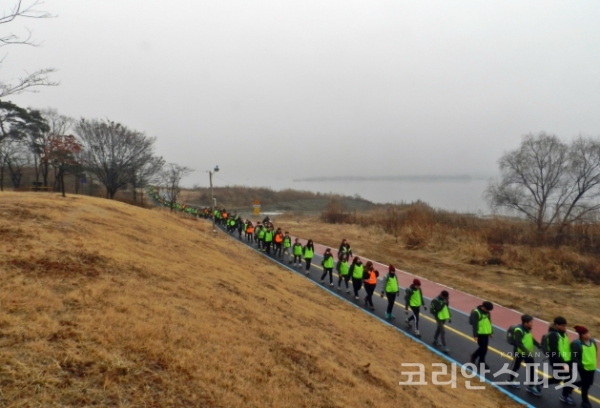 ‘2018 서울시 청소년 한발 국토순례’가 청소년 101명이 참가한 가운데 11월 27일부터 12월 1일까지 4박 5일간의 일정으로 진행된다. [사진=서울시]