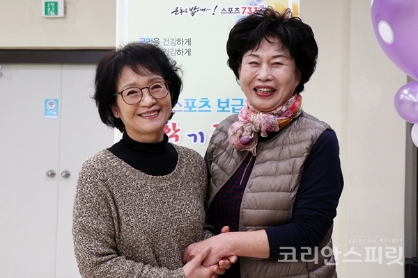 성남 생활개선회 이순자 회원(왼쪽)과 심선혜 회장. [사진=김경아 기자]