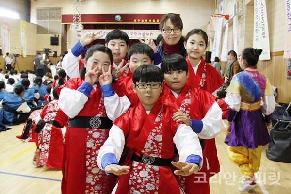 울산동천초등학교 학생들. 밝고 적극적인 아이들은 활기가 넘쳤다. [사진=김경아 기자]