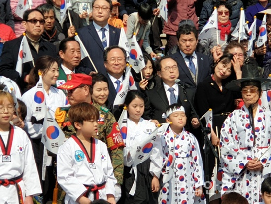 부산국학원는 1일 부산 용두산공원 종각 일원에서 제100주년 3·1절 기념식과 문화행사를 개최했다. [사진=부산국학원]