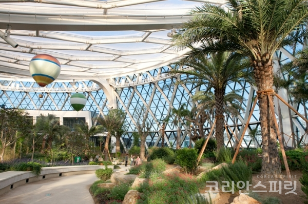 2018년 10월부터 임시 개방한 서울식물원은 2019년 5월 정식 개원을 앞두고 3월부터 5월까지 두 달 간 부분적으로 관람이 통제된다. [사진=서울시]