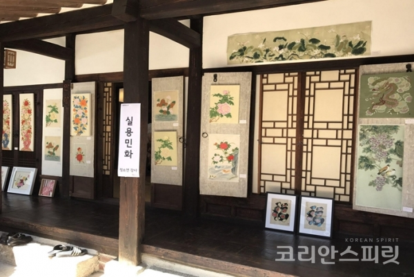 서울시 북촌문화센터에서 작년 8월 ‘잔치’라는 이름으로 전통문화강좌 수강생 작품전시회를 개최했다. [사진=서울시]