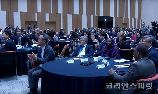 4월 8일 인천 송도컨벤시아에서 열린 '2019 유엔기후변화협약 적응 주간' 개회식. [사진=환경부 유튜브]