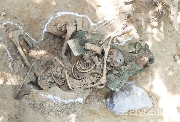 지난 5일, 화살머리고지에서 발굴된 서양인 추정 유해. [사진=국방부]