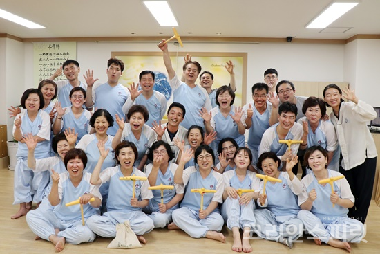 명상으로 스스로 건강과 행복을 만들어가는 서울 노원구 명상인들. [사진=김경아 기자]