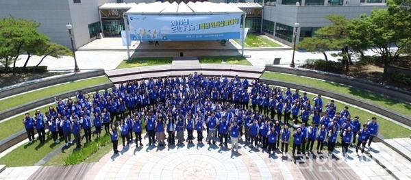 국토교통부와 LH는 지난 4일, 대전 LH 토지주택연구원에서 ‘2019년 도시재생뉴딜 청년인턴십 발대식’을 개최했다. [사진=LH]