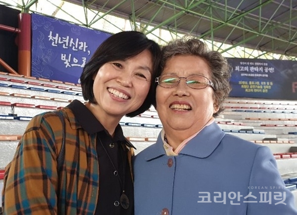 전북 정읍에서 온 박선숙(오른쪽) 어르신과 딸 김정민 씨. [사진=강나리 기자]