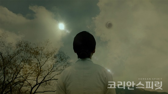 임흥순 감독의 신작 '우리를 갈라놓는 것들'이 11월 28일 개봉했다. [사진=㈜엣나인필름]