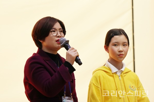 일지영재 5기 배솔지 양(오른쪽)과 어머니 강민숙 씨. [사진=강나리 기자]