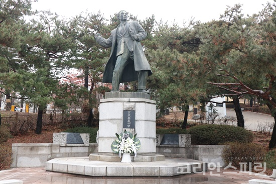 (사)이봉창의사기념사업회는 1995년 효창공원에 이봉창 의사의 동상을 건립하여 의사를 기리고 있다. [사진=정유철 기자]