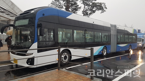 전국 최초의 전기굴절버스가 1월 23일부터 세종시에서 운행된다. [사진=국토교통부]