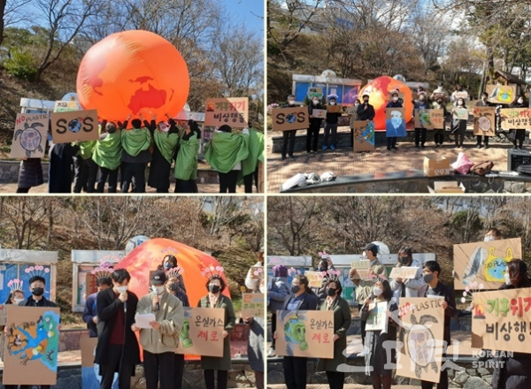 지난 3월 19일 100여개 시민단체가 연대한 '기후위기 경기비상행동' 출범식에 참가한 학생들. [사진=벤자민인성영재학교]