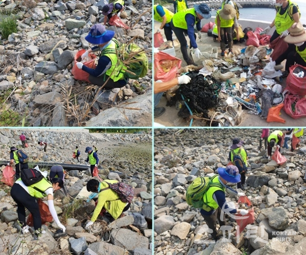 지구시민운동연합 광주전남지부 회원과 시민들이 여수 금오도 비렁길에서 해안가 쓰레기를 수거했다. [사진=지구시민운동연합 광주전남지부]