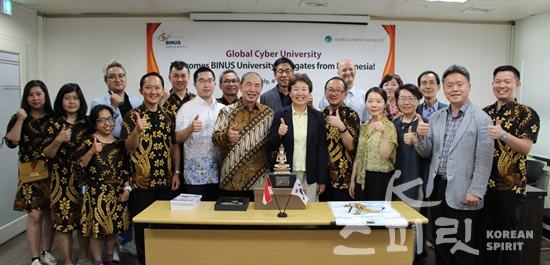 인도네시아 비누스 대학은 1981년 설립된 인도네시아의 대표적 사립대학으로 작년 7월 비누스대학 총장 및 이사진들이 한국을 방문해 글로벌사이버대학교의 우수한 원격 인프라와 차별화된 콘텐츠의 국제교류를 위한 협약을 체결한 바 있다.[사진=글로벌사이버대학교]