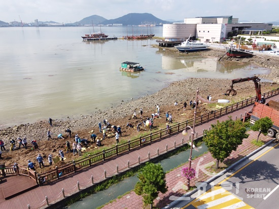 전남 목포 해양쓰레기 수거 활동. [사진=전남도]