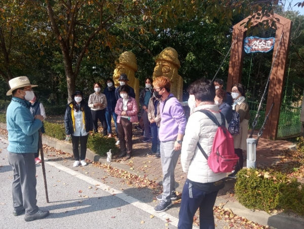 서울 강남지역 국학회원들이 10월 17일 천안에 있는 국학원에서 역사문화탐방을 했다. [사진=신동호 기자]