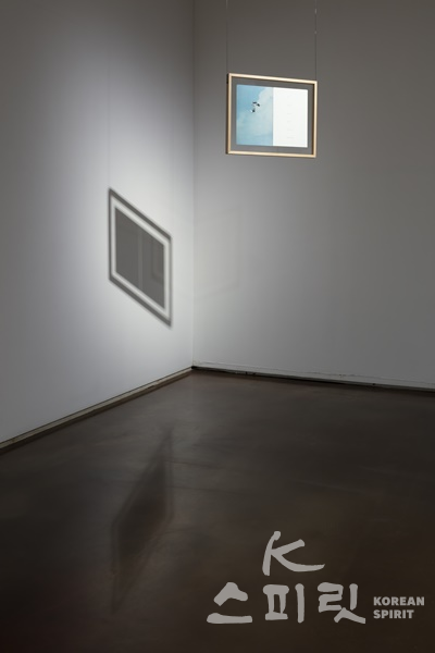 최병소,  Untitled, 1975, Magazine, text, 26 x 38 cm (38 x 54 cm, framed). [사진=아라리오갤러리 서울]