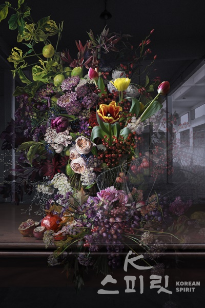 배준성, The Costume of Painter - Still Life with Flowers and Fruits, Lenticular, 160x120cm, 2018. [이미지=더트리니 갤러리]