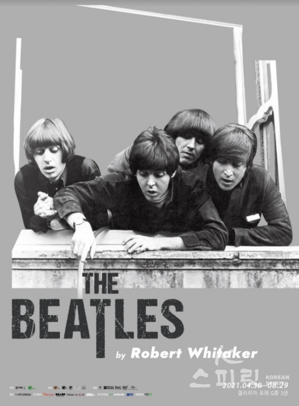 비틀즈 사진전 《The Beatles by Robert Whitaker- 셔터 속 빛나는 청춘의 기록》이 오는 4월 30일부터 8월 29일까지 서울 성수동 갤러리아포레에서 열린다. [사진=전시기획사 XCI 제공]