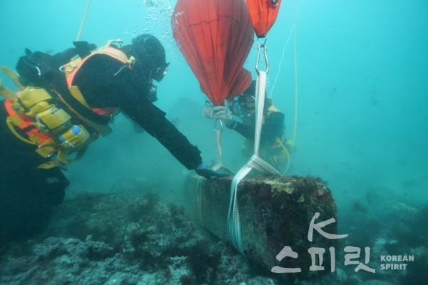 국립해양문화재연구소와 국립제주박물관은 4월 7일부터 6월 29일까지 제주시 한경면 신창리 해역에 침몰한 난파선에 대한 제3차 수중 발굴 조사를 한다. [사진=문화재청]