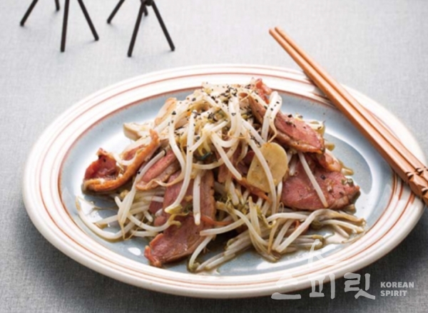 훈제 오리고기 숙주볶음 [사진=농촌진흥청]