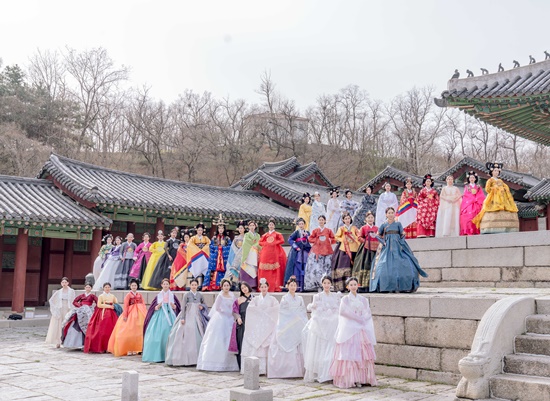 한복 패션쇼 “Korean Ladies in Palace”. [사진제공=대한민국한복모델선발대회 조직위원회]