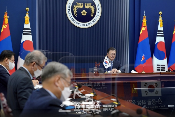 한국과 몽골은 정상회담을 열어 9월 10일  양국 관계를 ‘전략적 동반자 관계’로 격상하기로 합의했다. [사진출처=청와대]