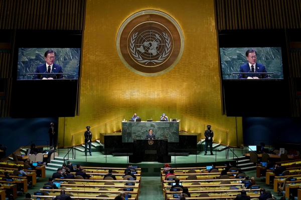 문재인 대통령이 9월 22일 제76차 유엔 총회에서 기조연설을 하고 있다. [사진출처=청와대]