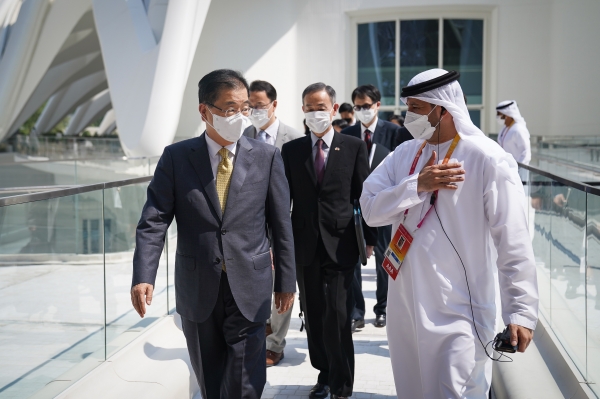 아랍에미리트(UAE)를 방문중인 정의용 외교장관이 두바이엑스포 두바이관을 방문했다. [사진=외교부 제공]