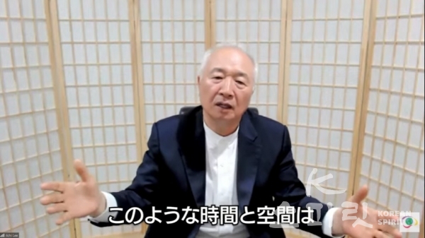 이승헌 국제뇌교육협회장(글로벌사이버대학교 총장)이 지난 3일 일본에서 열린 '제7회 글로벌 멘탈헬스 세미나'에서 수면 문제의 해결을 위한 열쇠를 뇌에서 찾아야 한다고 밝혔다. [사진=유튜브 강연 영상 갈무리]