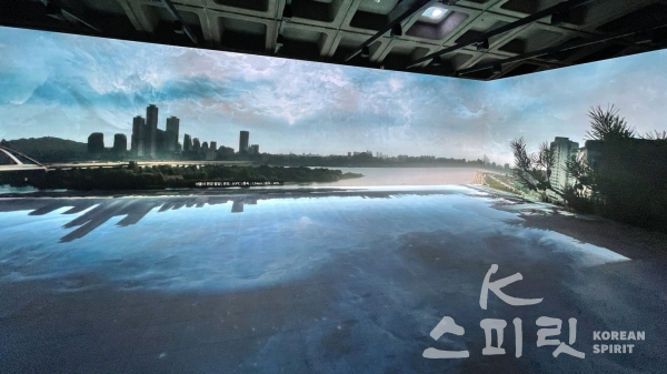 서울 한강 밤섬의 기상 데이터를 기반으로 시각화한 작품 [사진=김경아 기자]