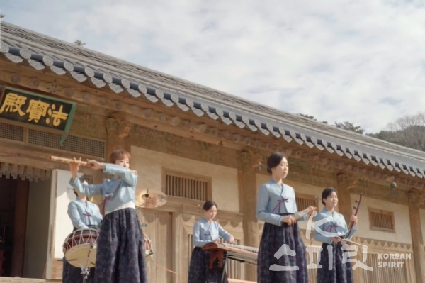 한국의 문화유산을 우리 소리로 전 세계에 전하는 국악그룹 '비단'. [사진=케이 앤 아츠 제공]