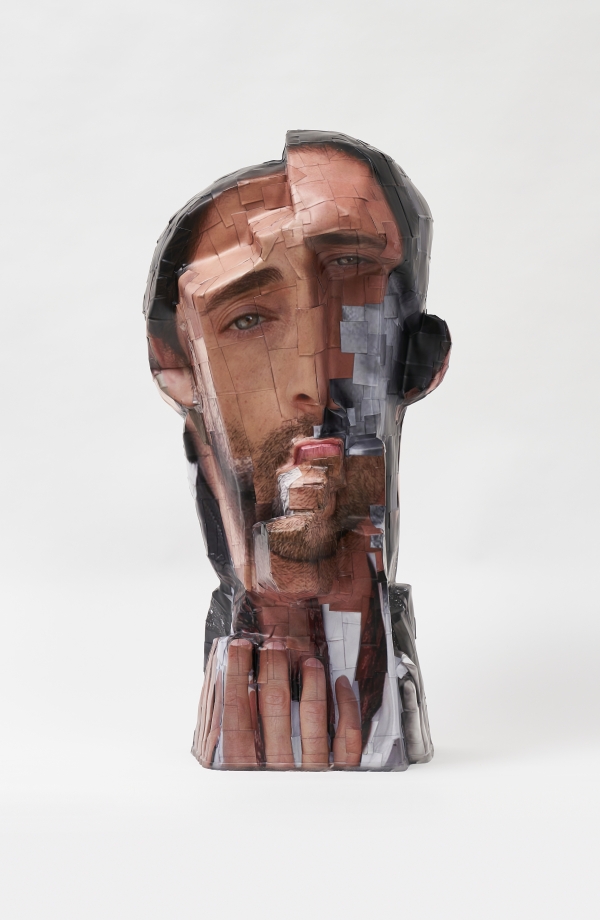 권오상GWON Osang, Abstract Head (AB) 추상적인 두상 (AB), 35 x 45 x 78 cm, archival pigment print, mixed media, 2022. [사진=아라리오갤러리 제공]