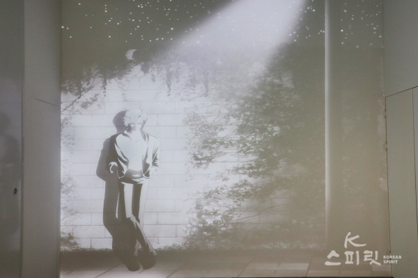 한국 순정만화의 대표 만화가 이미라의 '인어공주를 위하여' [사진 김경아 기자]