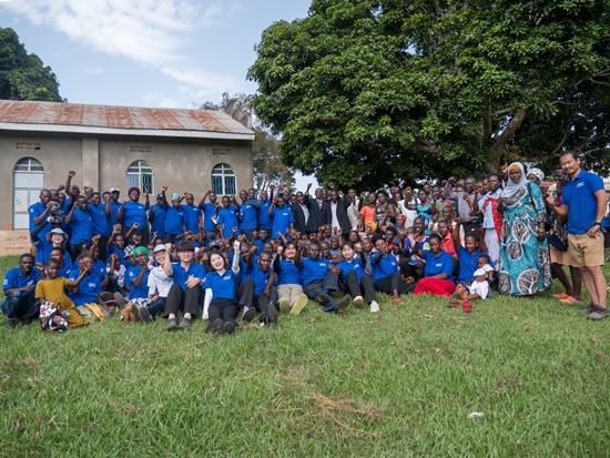 KOICA 프로젝트 성과 공유를 위해 모인 주민들과  KOICA 프로젝트 봉사단 WeGO가 기념촬영을 했다. [사진 제공  KOICA 프로젝트 봉사단 WeGO]