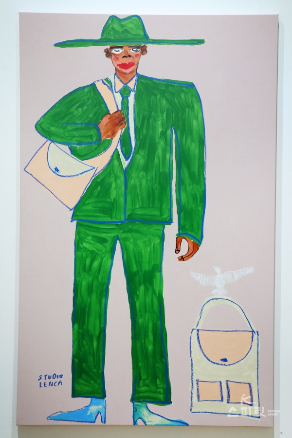Help me with my bags, Oil and acrylic on canvas, 180x160cm, 2021 [사진 김경아 기자]