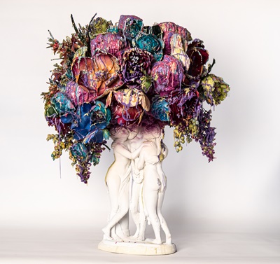 박효진, Three Graces, 50x55x76cm, fake flower, resin, color pigment, 2020 [사진 갤러리이배]