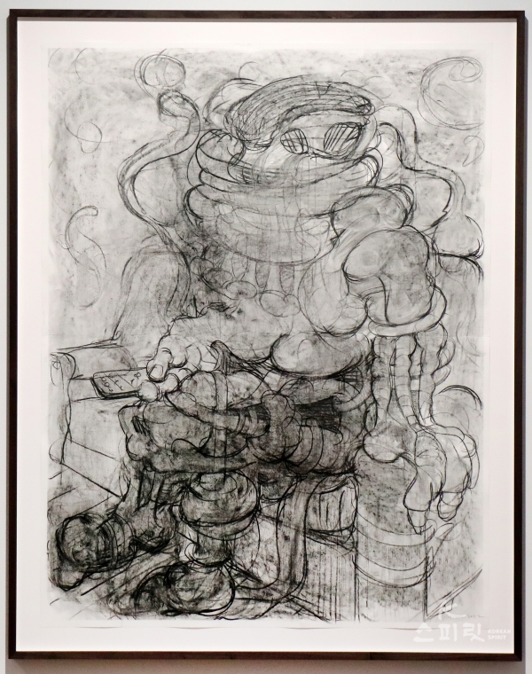 Figure with Remote Control, 2022, Charcoal on paper, 130x100cm, No.83393 [사진 김경아 기자]