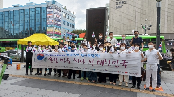 충남국학원은 3일 개천절을 기념해 오후 2시부터 천안 신부 문화의 거리에서 시민참여 행사를 개최했다. [사진 충남국학원]