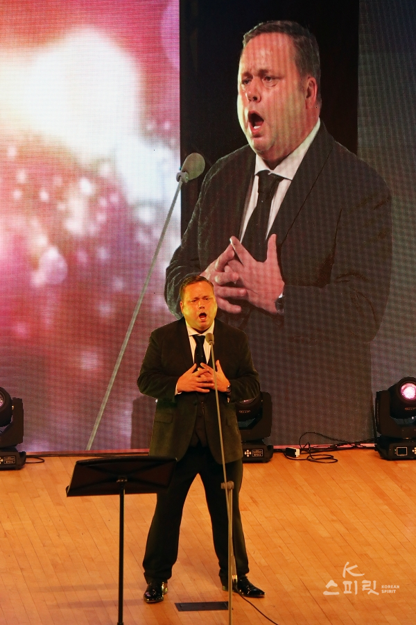 세계적인 성악가이자 팝레라 테너 가수인 폴포츠 [사진 김경아 기자]